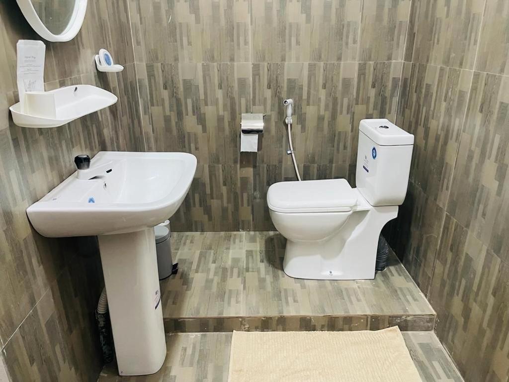 Ratnam Hotel Jaffna Ngoại thất bức ảnh